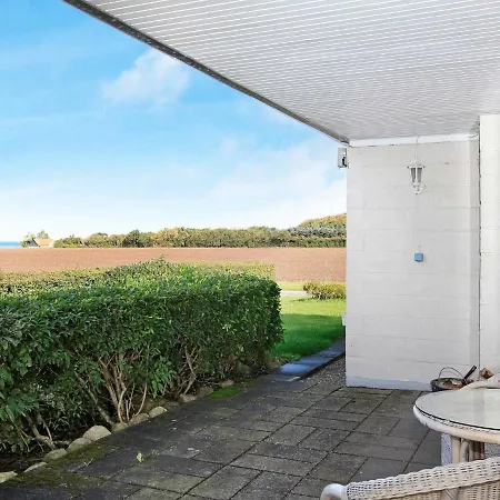 Dom wakacyjny Three-bedroom Holiday In 3