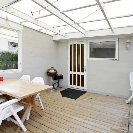 Three-bedroom Holiday In 3 Dom wakacyjny Bogense