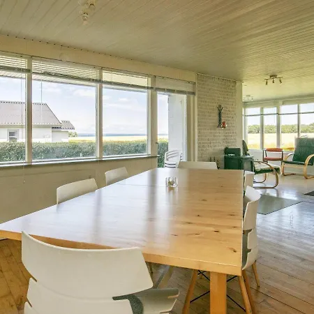Dom wakacyjny Three-bedroom Holiday In 3