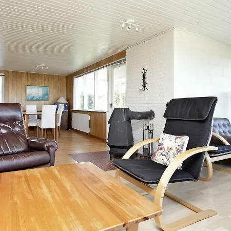 Three-bedroom Holiday In 3 Dom wakacyjny Bogense