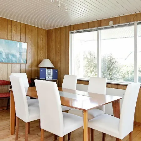 Dom wakacyjny Three-bedroom Holiday In 3